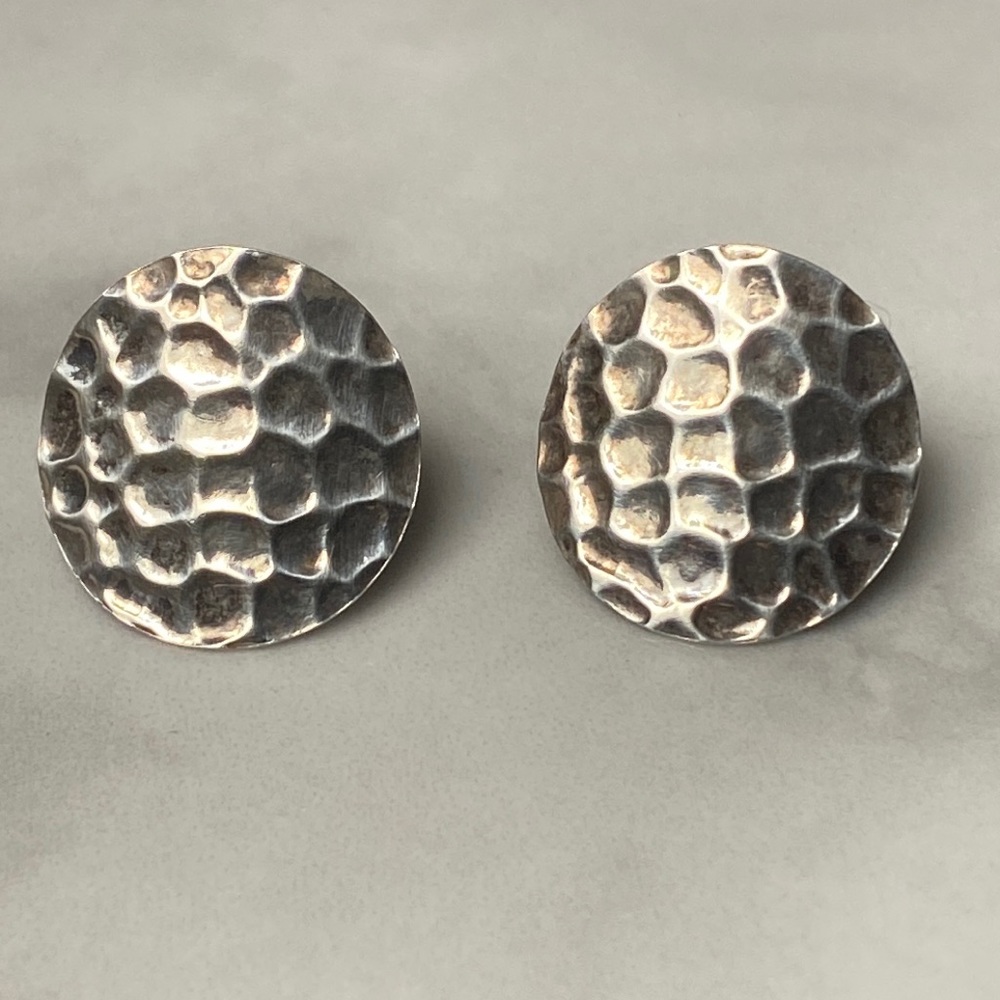 Sterling silver round curved‎ stud earrings